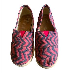 Youth Chevron pink Tom’s shoes